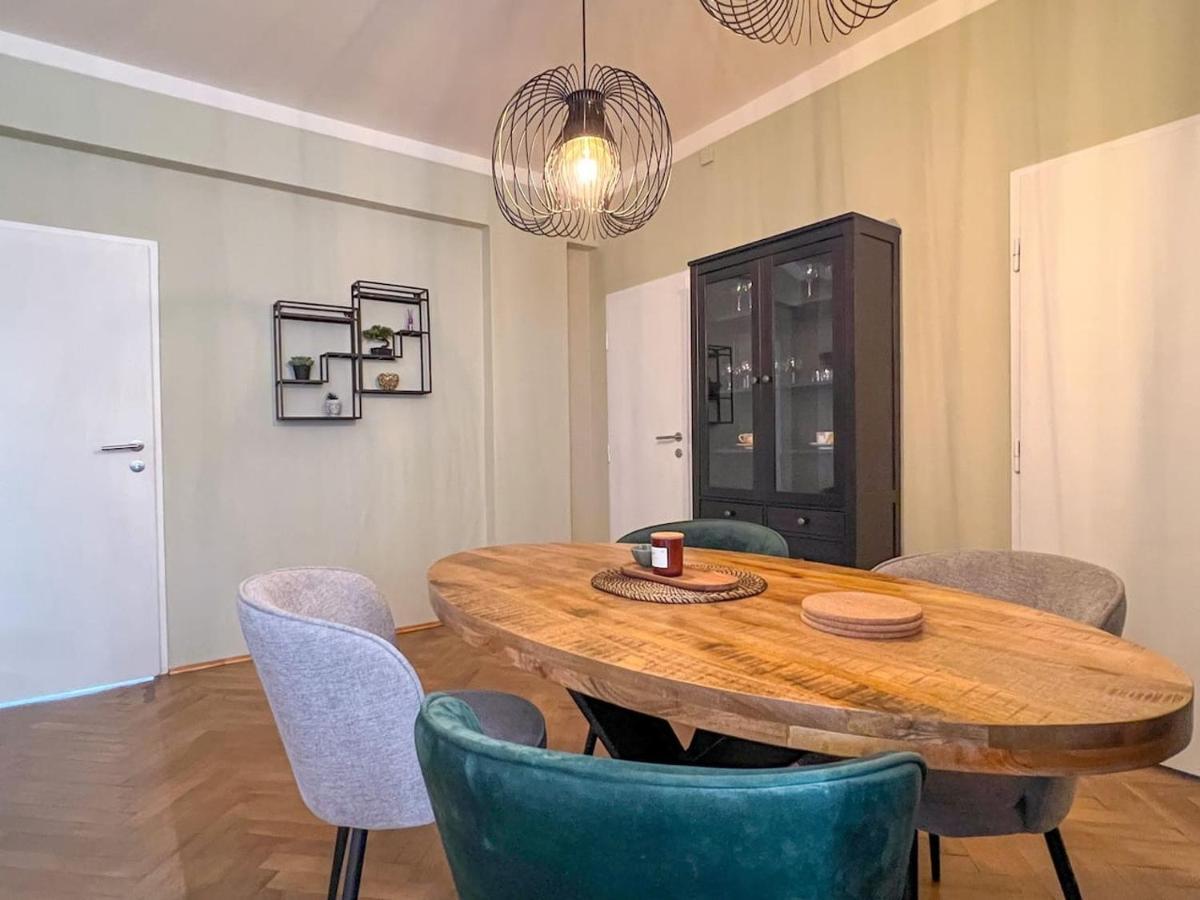 96M2 Of Comfort And Style: 4Bd Apartment In Old Town براتسيلافا المظهر الخارجي الصورة