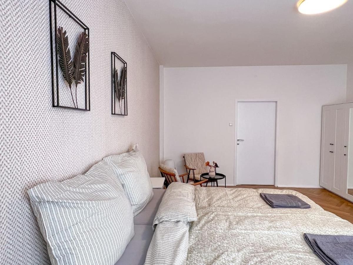 96M2 Of Comfort And Style: 4Bd Apartment In Old Town براتسيلافا المظهر الخارجي الصورة