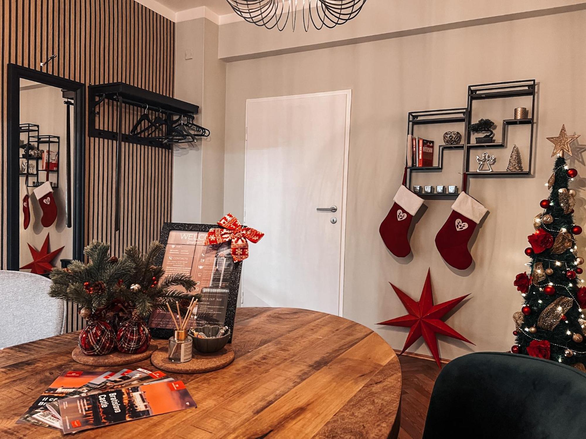 96M2 Of Comfort And Style: 4Bd Apartment In Old Town براتسيلافا المظهر الخارجي الصورة