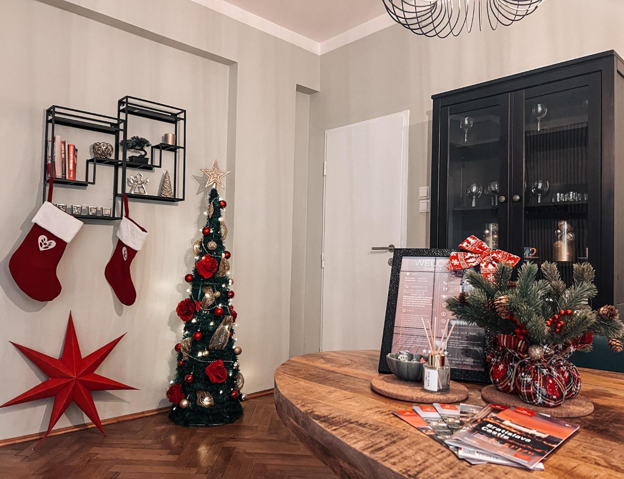 96M2 Of Comfort And Style: 4Bd Apartment In Old Town براتسيلافا المظهر الخارجي الصورة